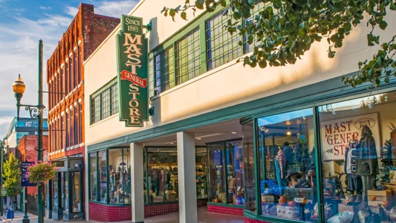 mast-general-store-about