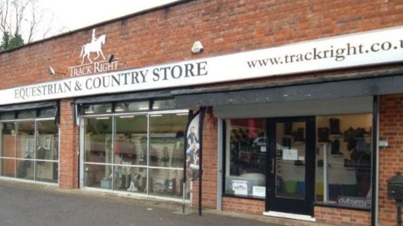 track-right-equestrian-about